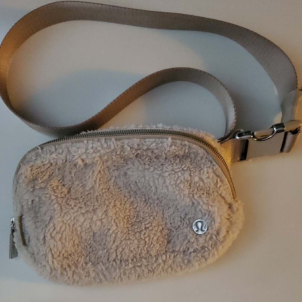 Lululemon Sherpa Everywhere Belt Bag White Opal Silver